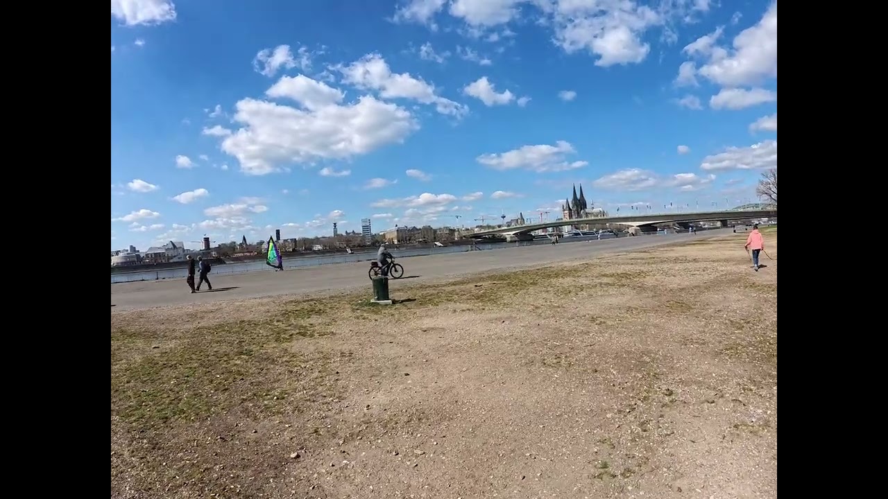 **🌇 Das schönste Panorama von Köln – Rheinufer in Deutz! 🌊🏰**