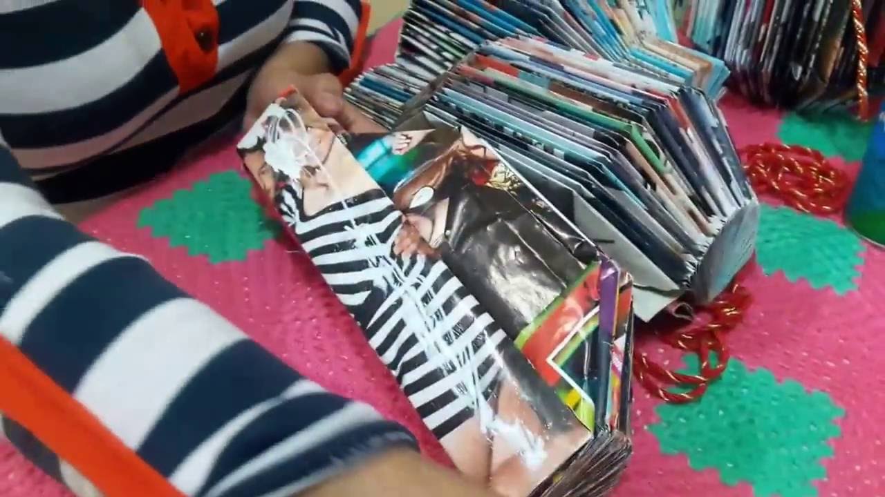 Jarrón hecho de revistas