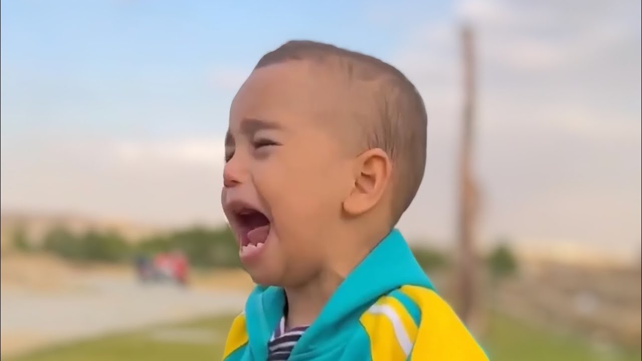 الطفل الحزين 🥺
