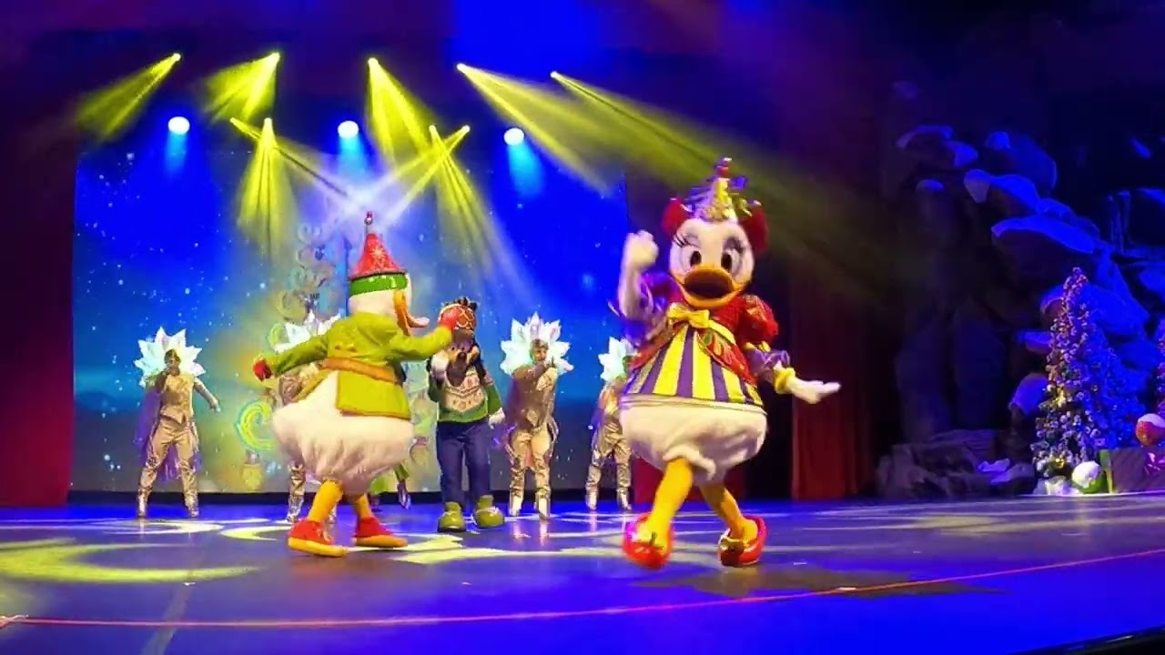 Mickey's Dazzling Christmas Parade On Stage