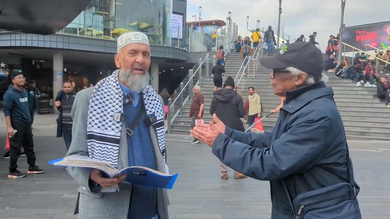 Christian Tries To Convert ChaCha Uthman? Stratford Speakers Corner Sam Dawah
