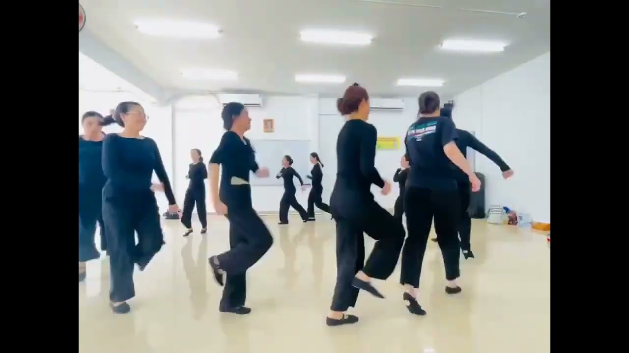 Múa nhóm 1 - Dân tộc Việt