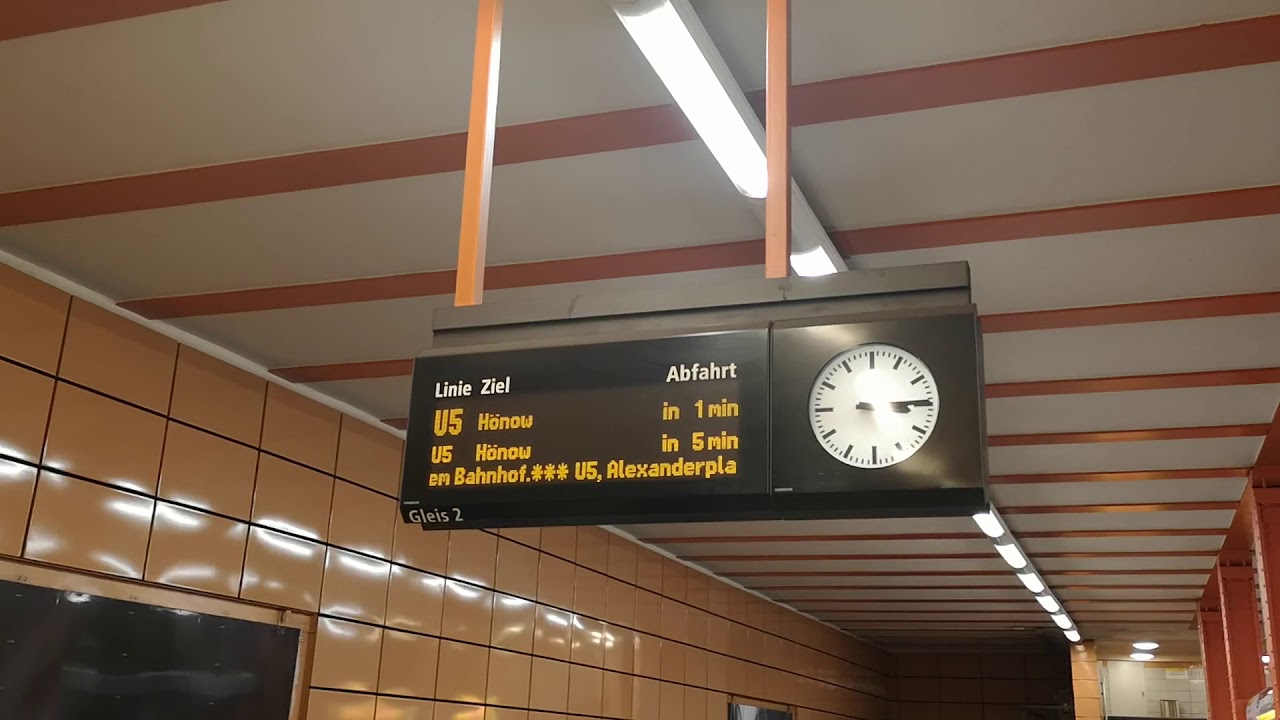 U5 Ein und Abfahrt Bahnhof Schillingstr. H01-5042 U-Bahn Berlin Full HD BVG