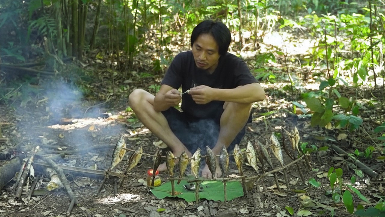 Extreme Solo Survival No Supplies Building Camp and Constant Food Hunt