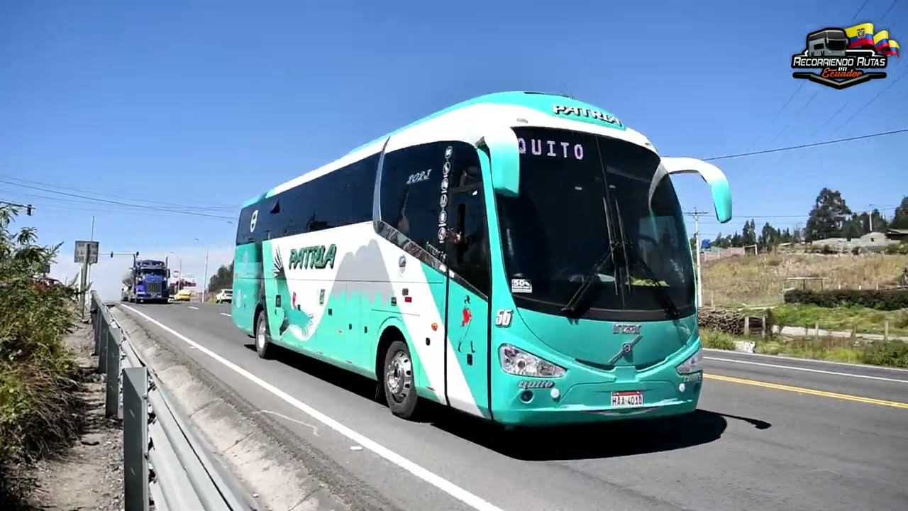 En las carreteras del Ecuador buses en sus rutas