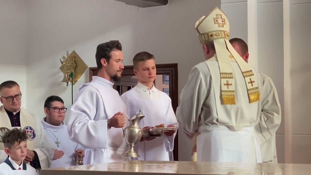 Obrzęd konsekracji nowego ołtarza kościoła pw. św. Ducha w Śremie