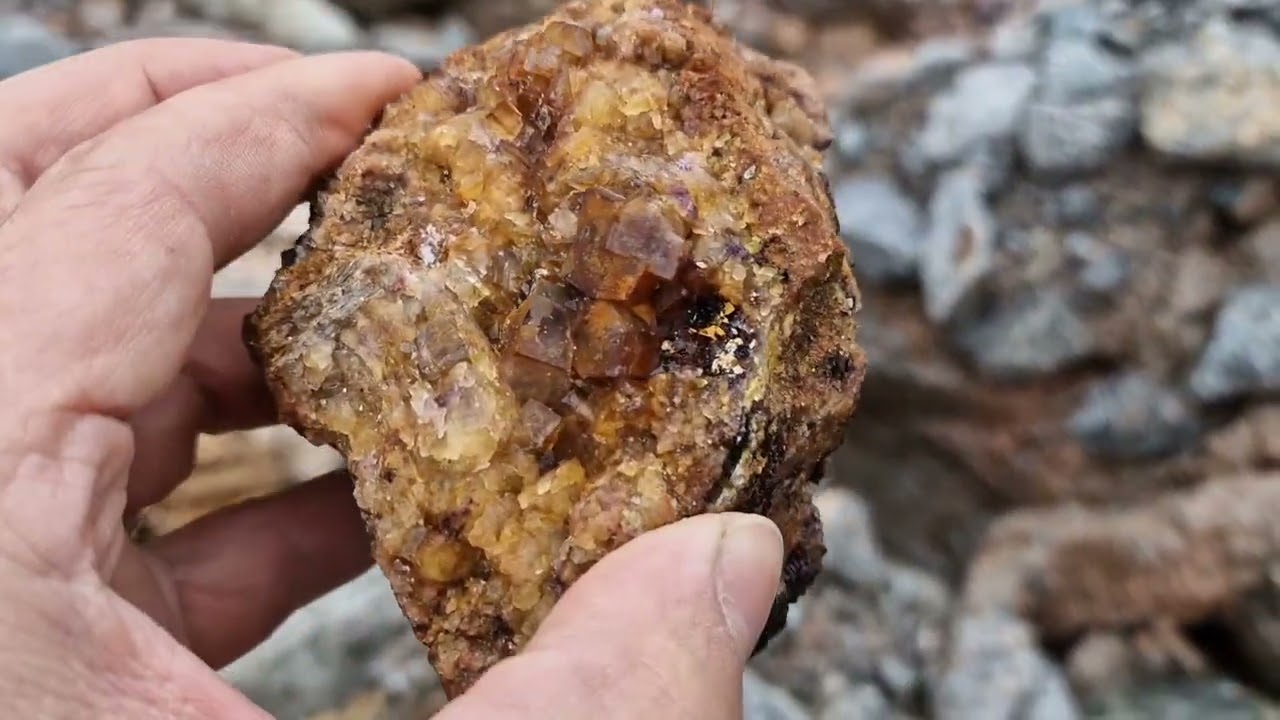 Tour im Steinbruch mit Fluorit und jeder Menge Wasser. #mineralien #kristalle #erzgebirge #crystals