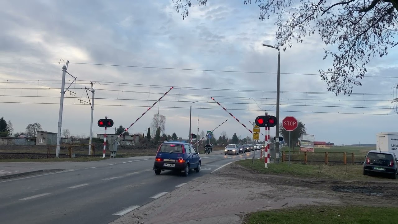Koło, ul. Włocławska, przejazd kolejowy, railway crossing, [4K]