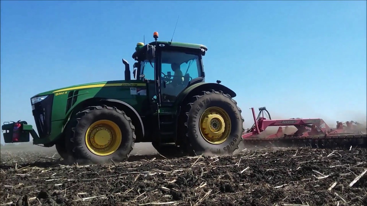 Tárcsázás 2017! (John Deere 8260R + Väderstad Carrier 820)