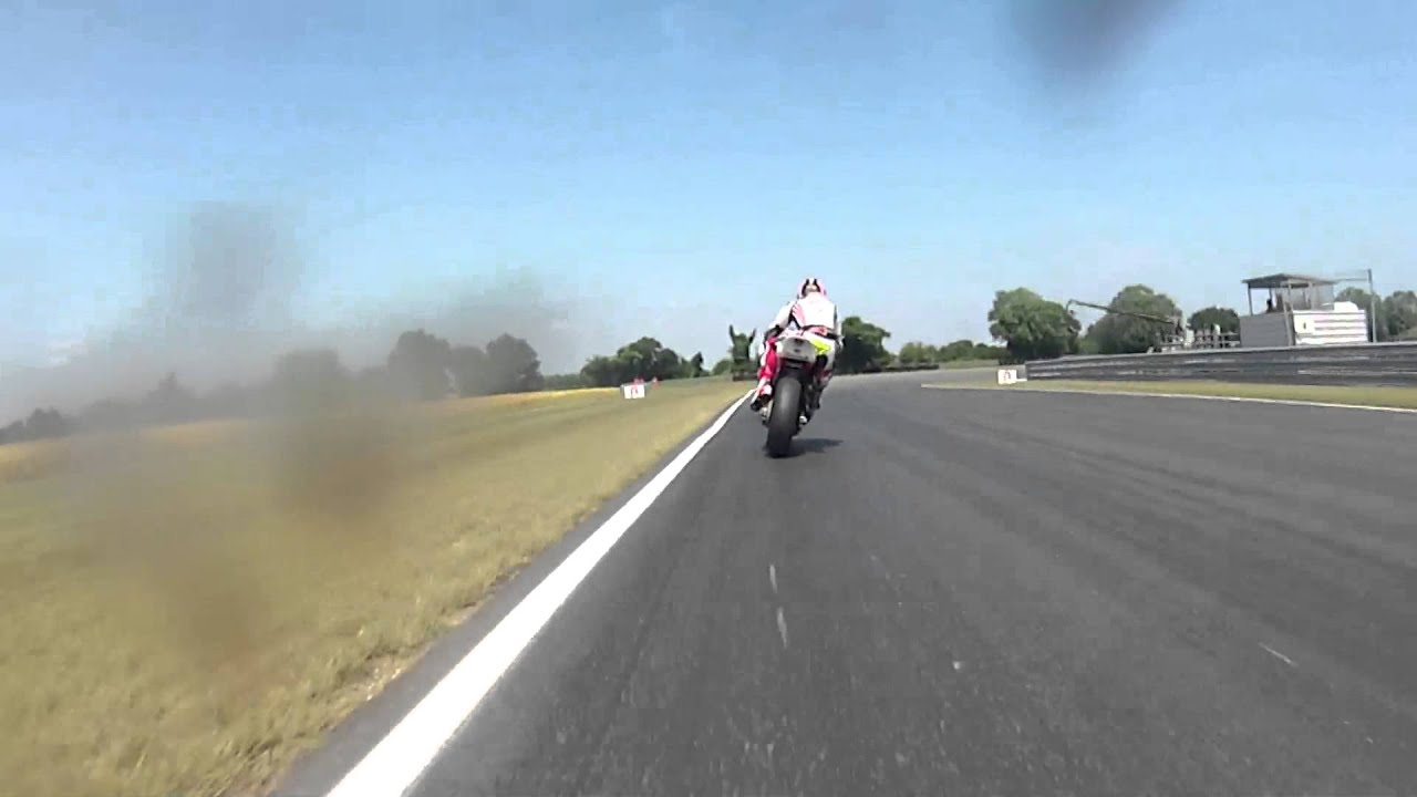 Snetterton R1 onboard with Milwaukee Yamaha's James Ellison
