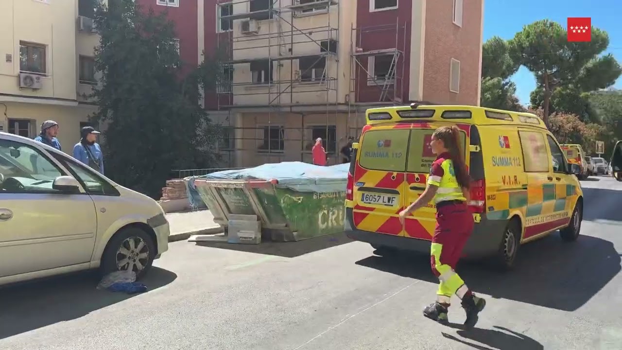 Accidente laboral. El SUMMA 112 estabiliza y traslada grave a un trabajador que cae desde andamio