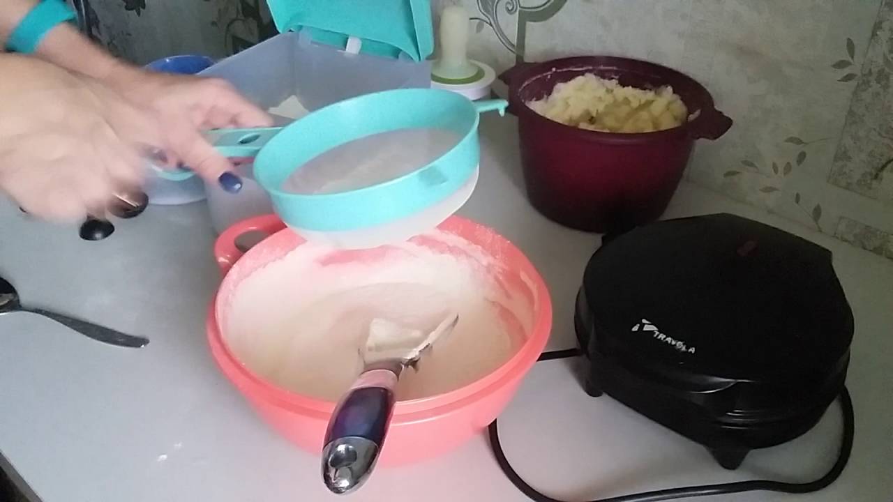 Пирожки с картошкой в омлетнице