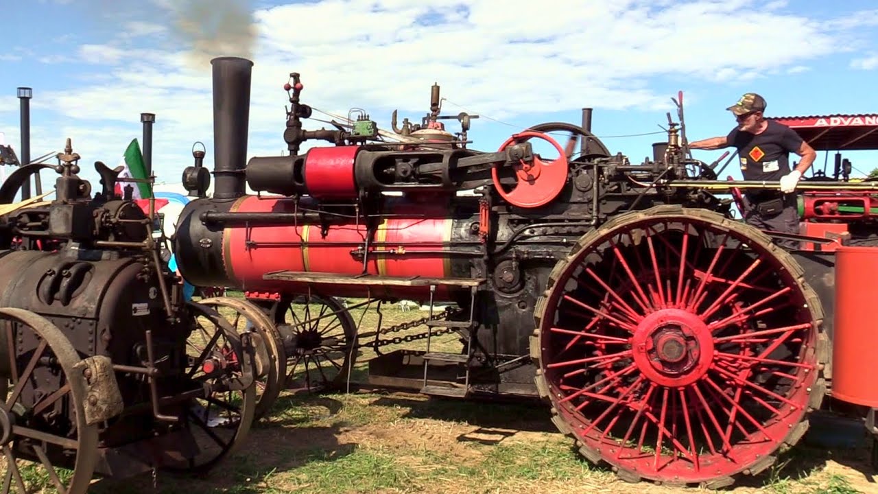 Advance Rumely 70hp steam tractor: start up & moving | Trattore a vapore: accensione e movimento