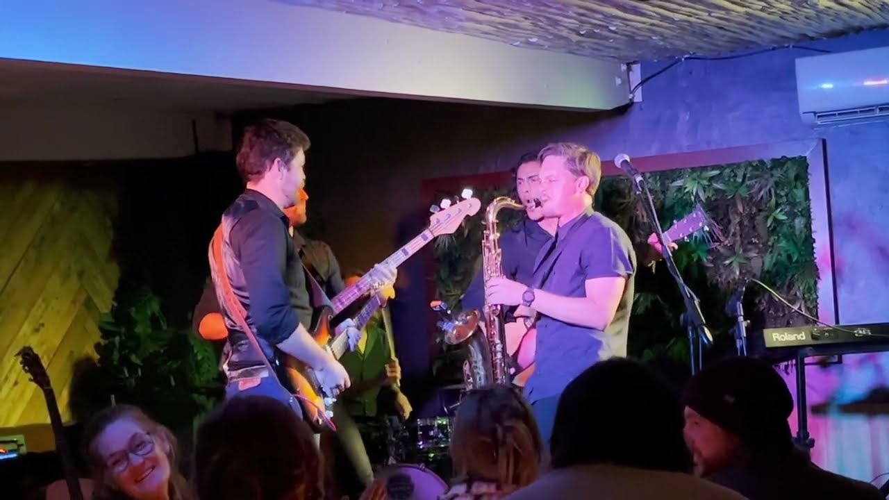 Chaseing Sugarman playing cafe Roux