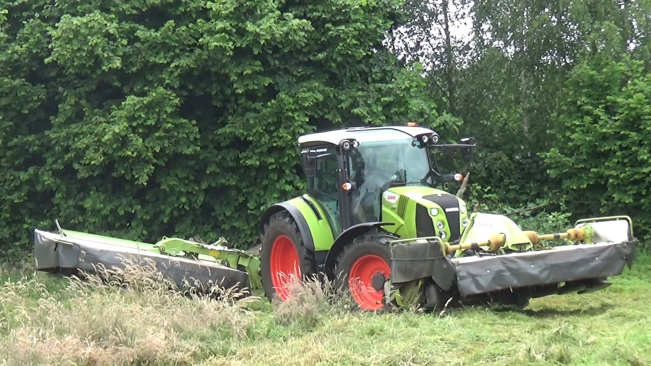 Claas mowing silage