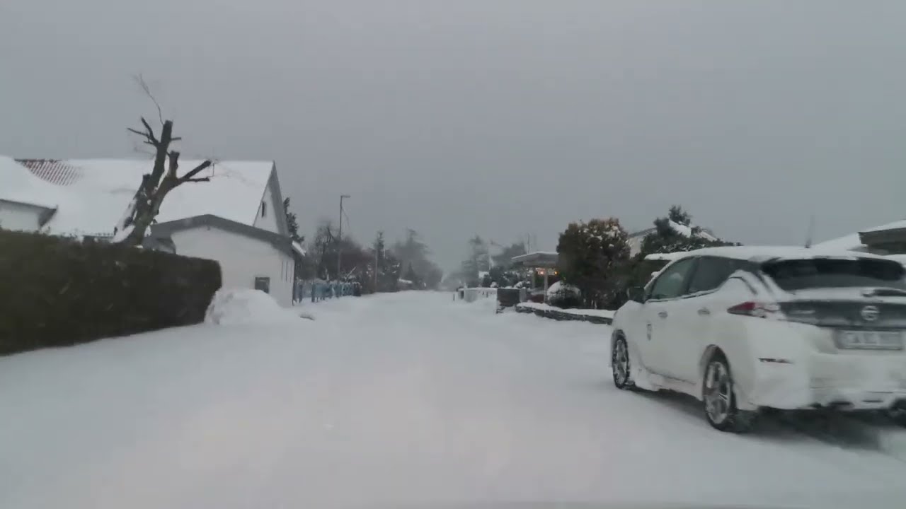 Bornholm im Winter - Straße mit dem Auto von Pedersker nach Snogebaek im Schnee