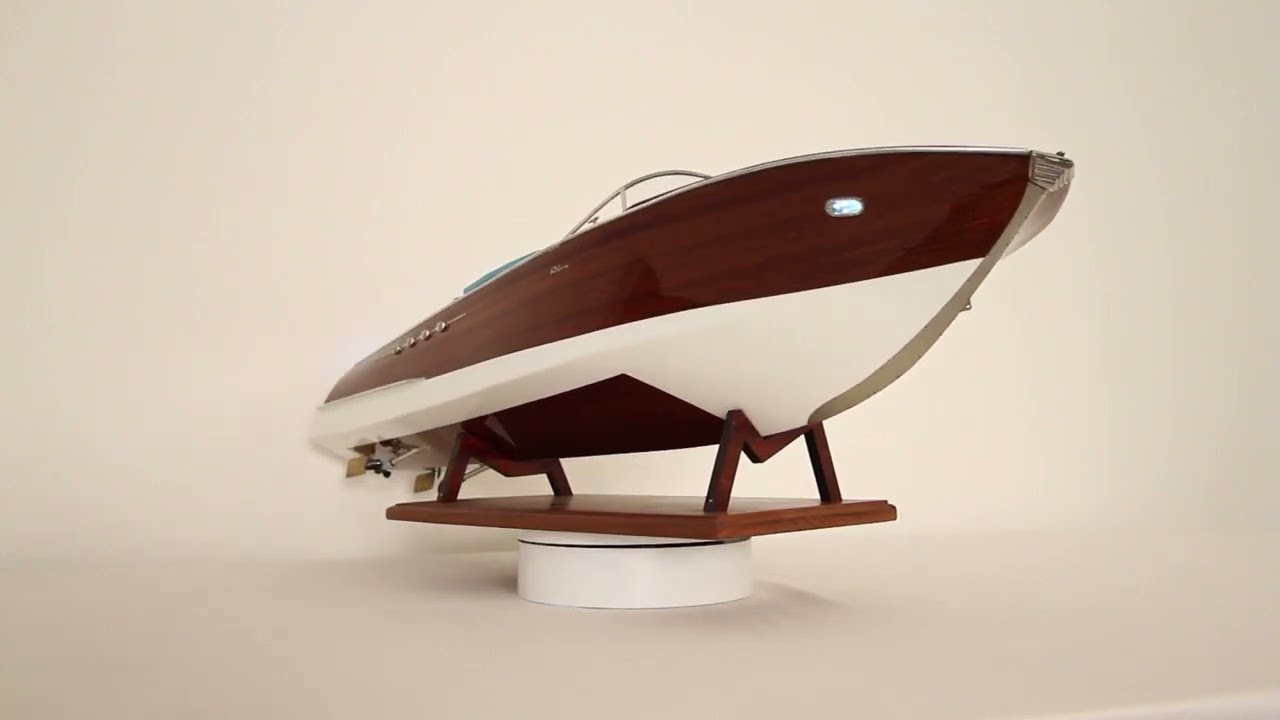Part. 59 - Showcasing - Amati Italian runabout - Riva Aquarama