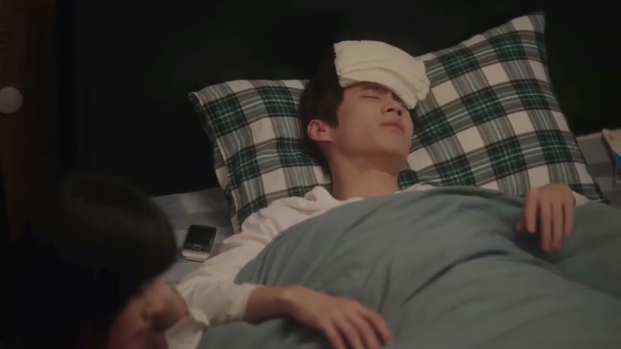 Dai Xu has a high fever/sick scene/drama sick male lead scene#drama #sick #fever #sickboy #ill