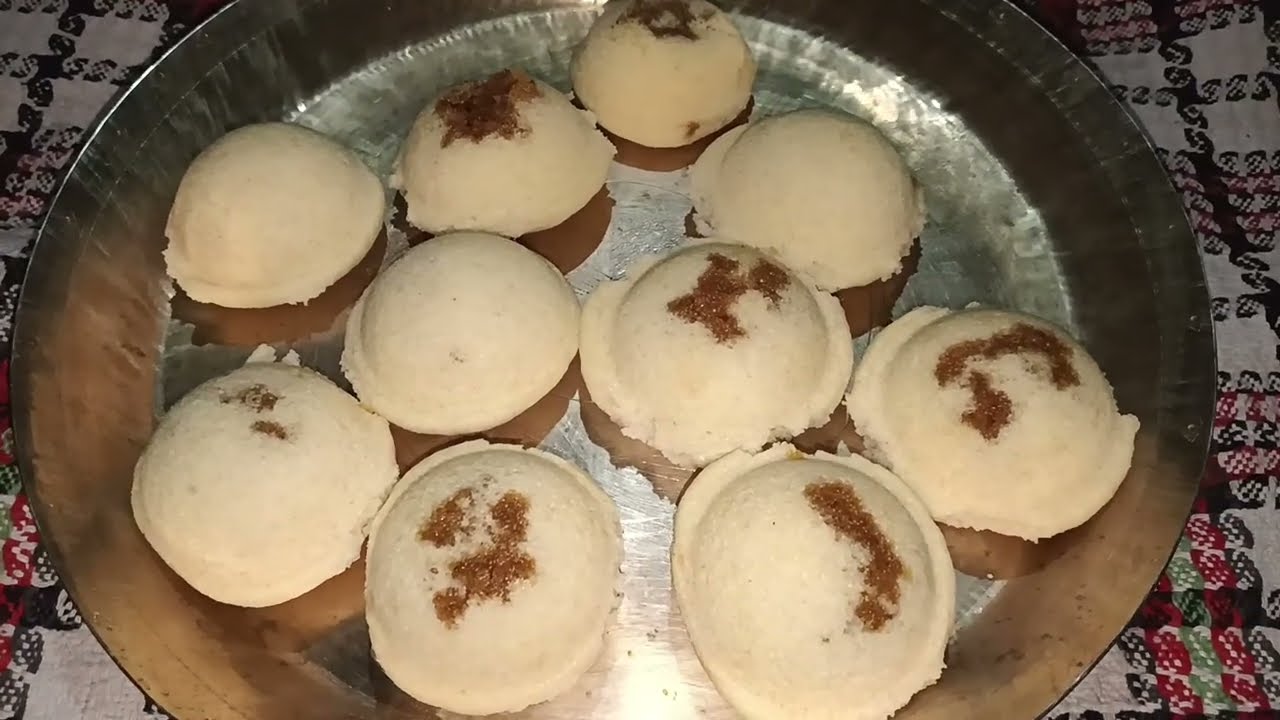 श्री राधा रसोई में बना है सूजी में नारियल डालकर पीठा श्री प्रियाकांत भगवान का भोग