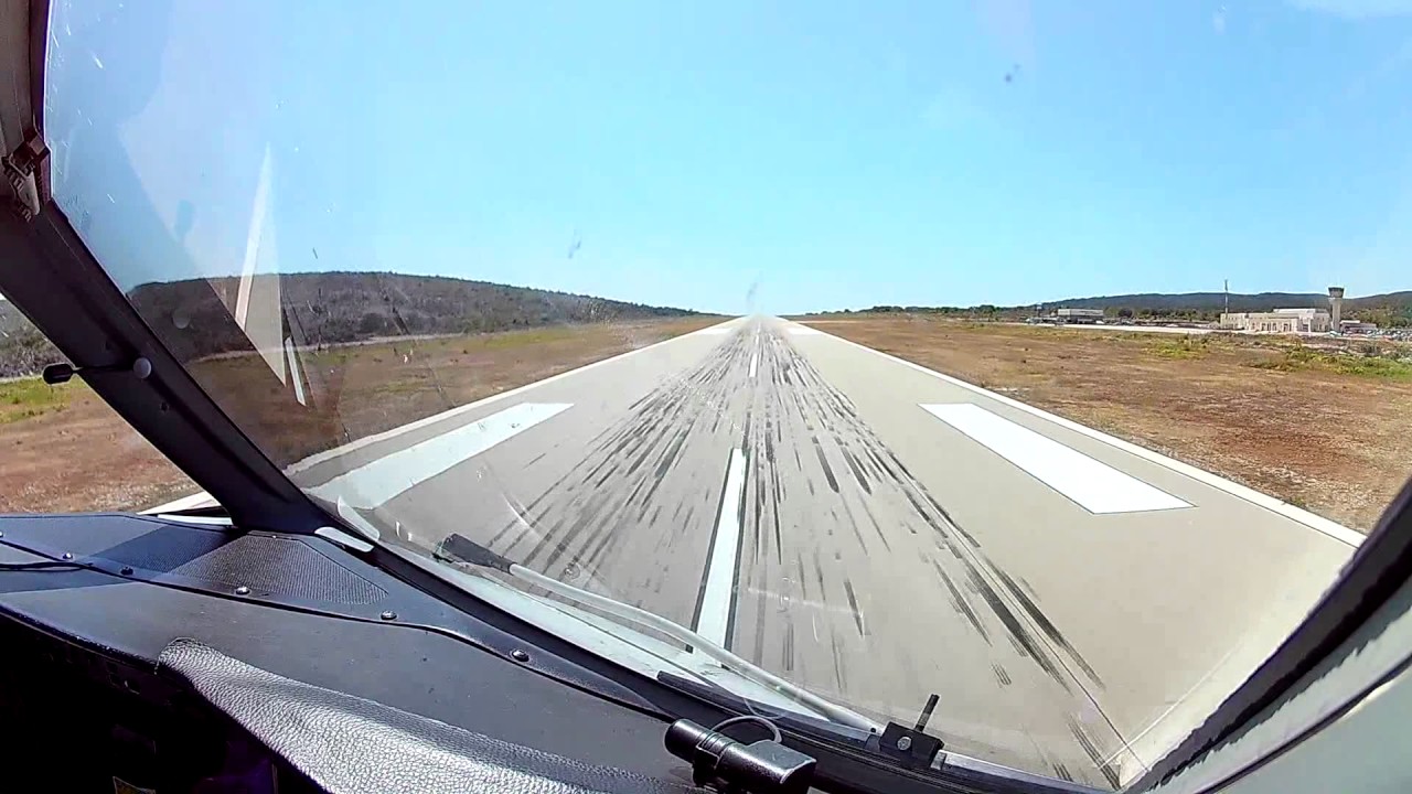 Visual Approach RWY 22 at Brač • BWK/LDSB