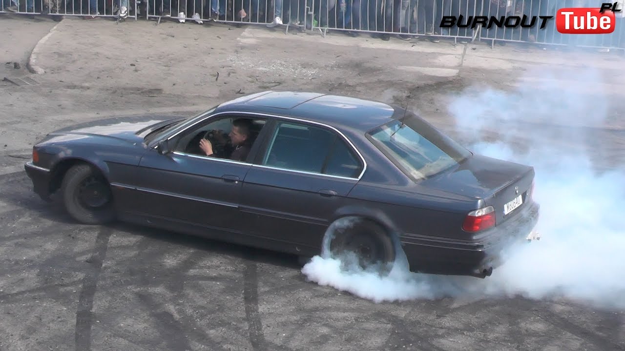 Pokaz mocy BMW E38 740 V8 