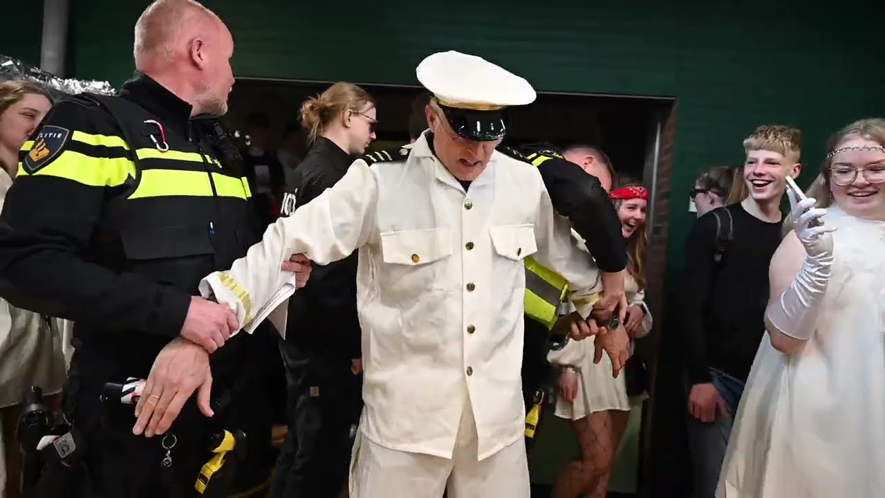 Leraren opgepakt voor 'fraude' tijdens examenstunt