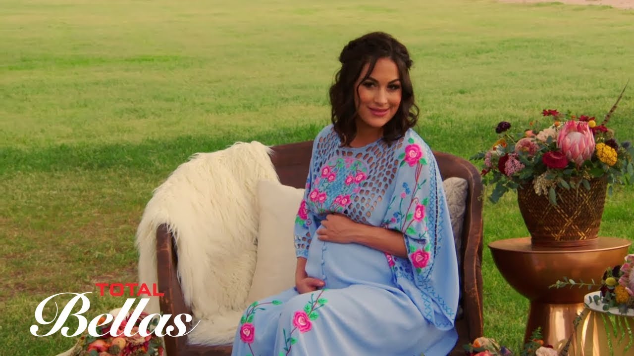 Brie Bella shares news with JJ and Lauren at her maternity photoshoot: Total Bellas, Sept. 27, 2017
