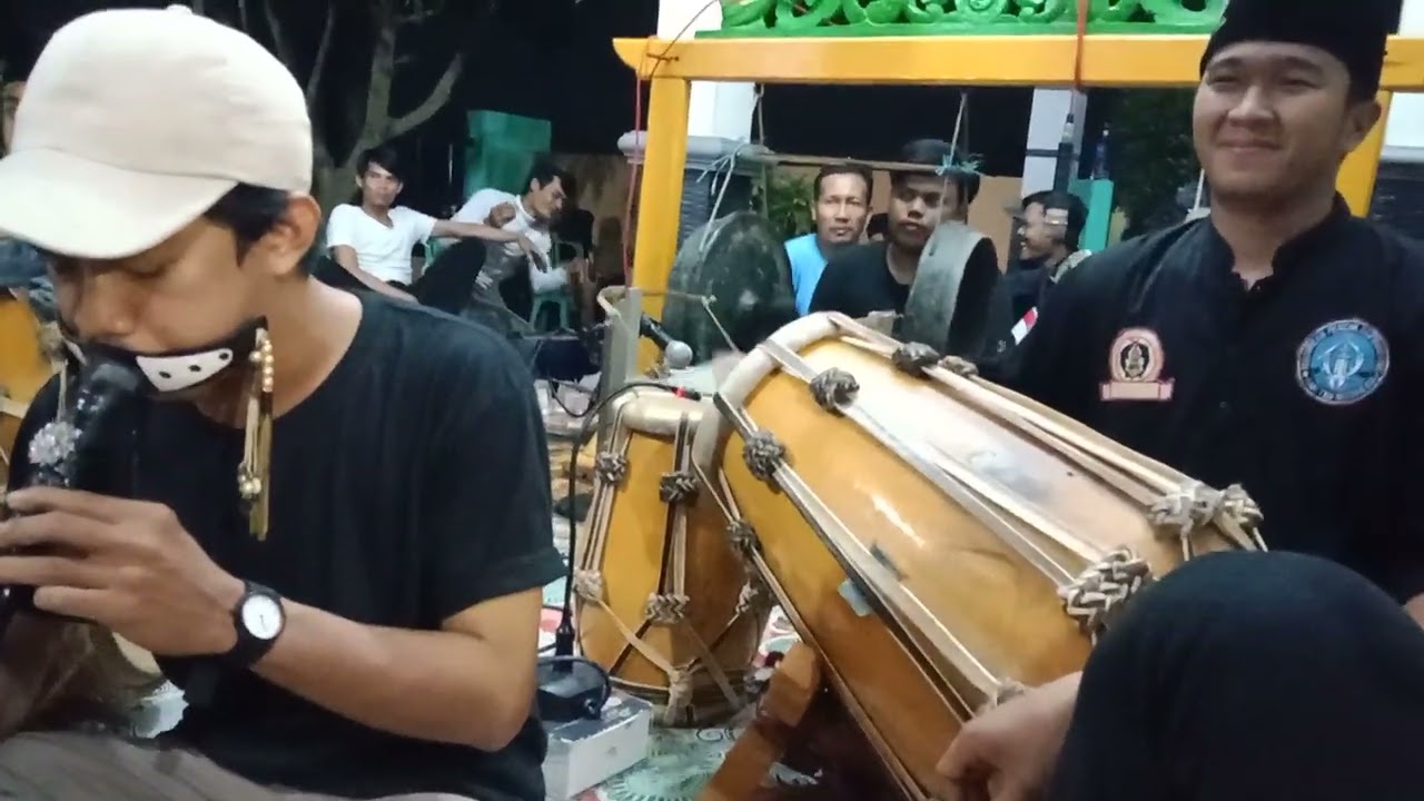 alus akang hajiiiii.....? lagu kendang bandrong!!