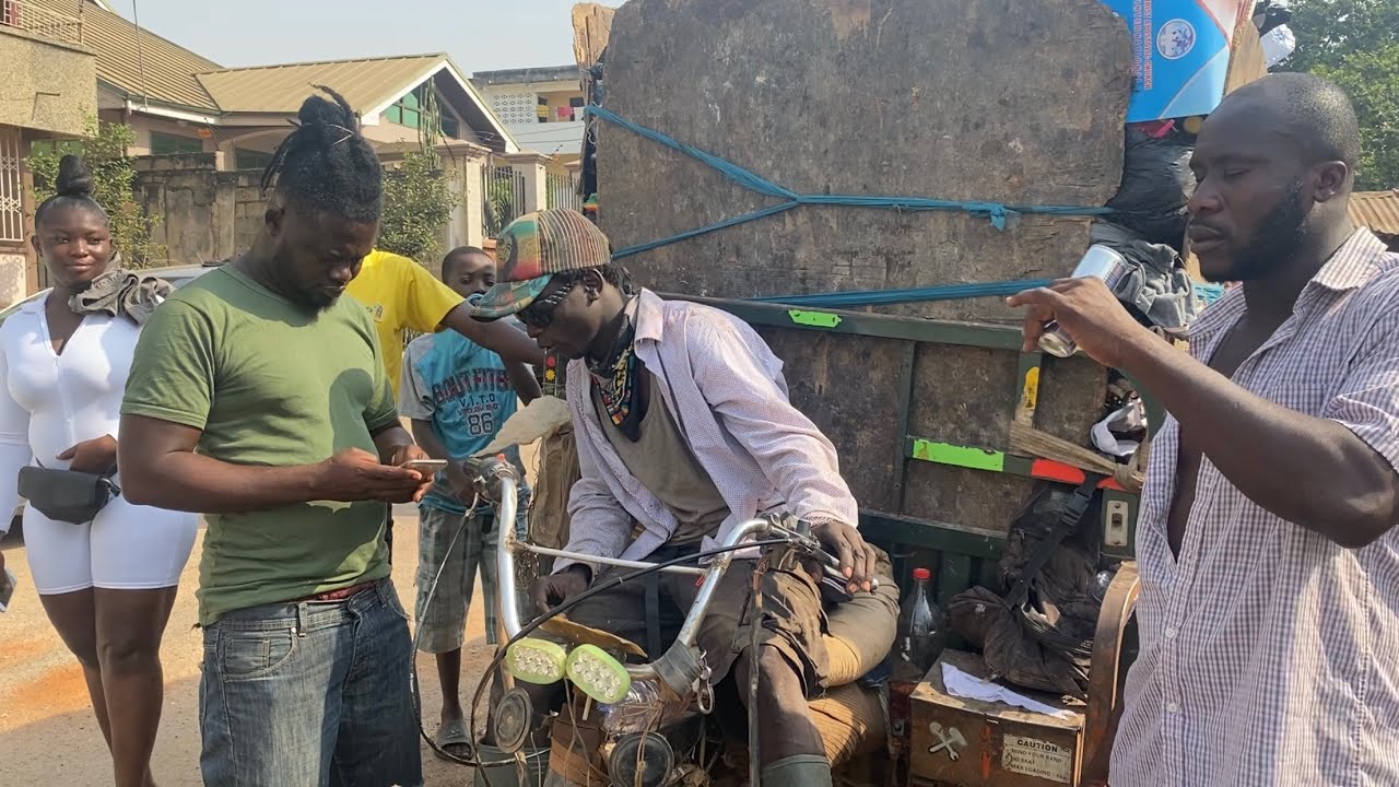 Akabenezer And Shatta Wale Signs Borla Man Who Sings And Speaks Patoa Than Even JAmaica Man🔥Shaxi
