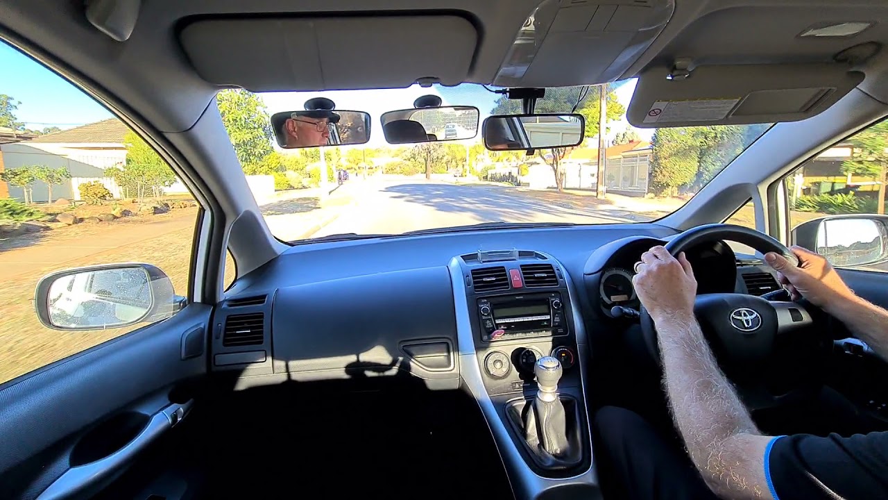Gear Shifting - Stopping and Moving Off at traffic lights and other intersections