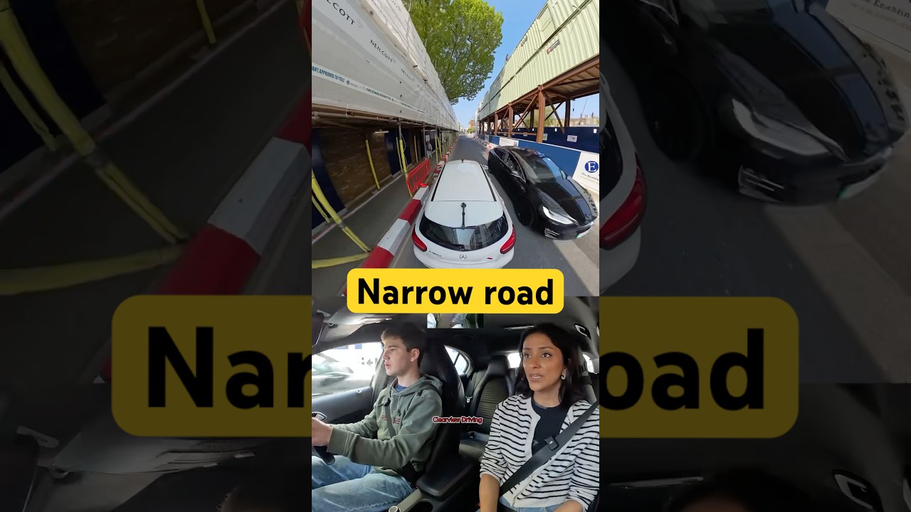 Mopeds with L PLATES #driving #car #test #learn #howto #london #road #narrow #fyp #teacher