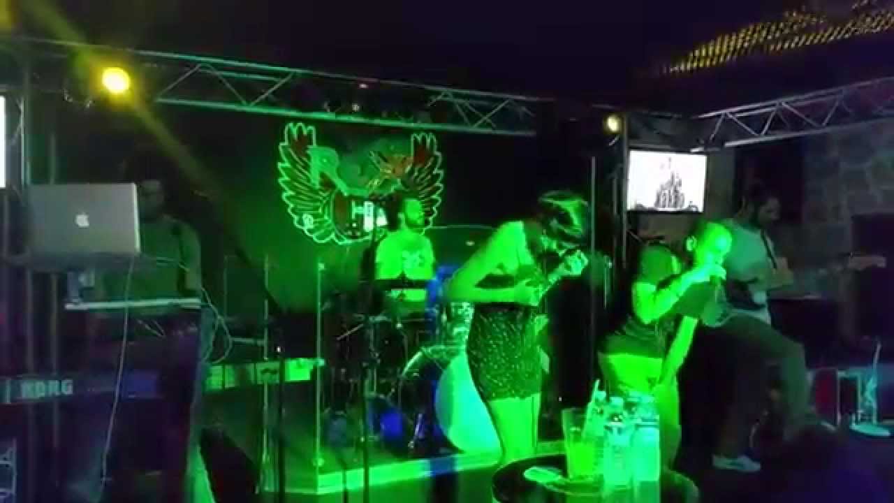 The Roxx Pub sahnesinde REPLAY - Scream and Shout