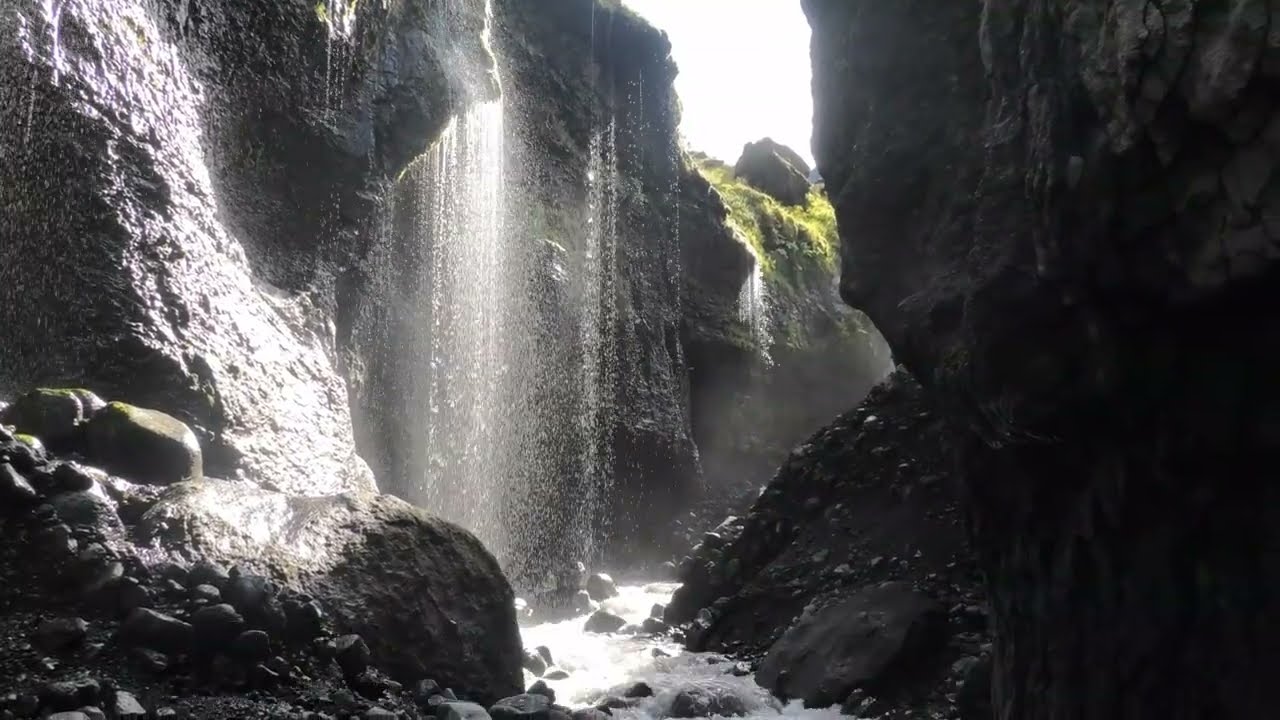 Trek Islande-8 -- 7 -- Des cascades cachées en rive gauche de la Krossá ★★