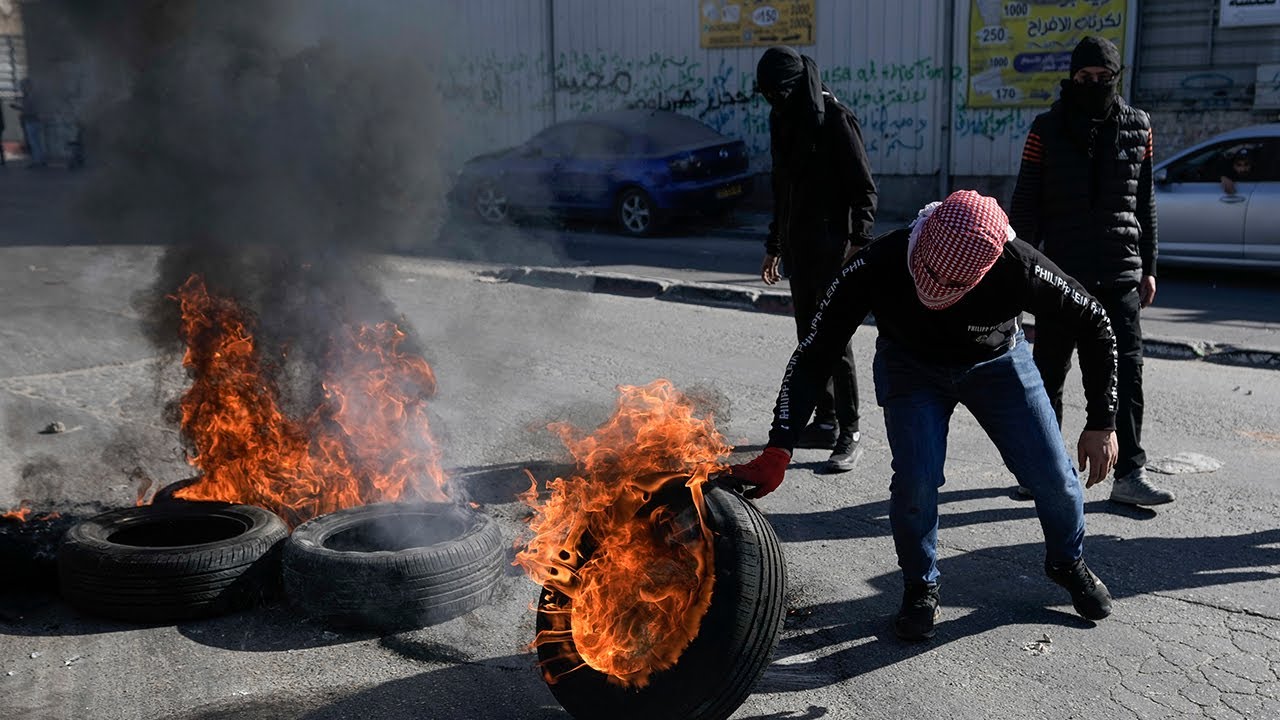 7 killed near Jerusalem synagogue after Israeli West Bank raid