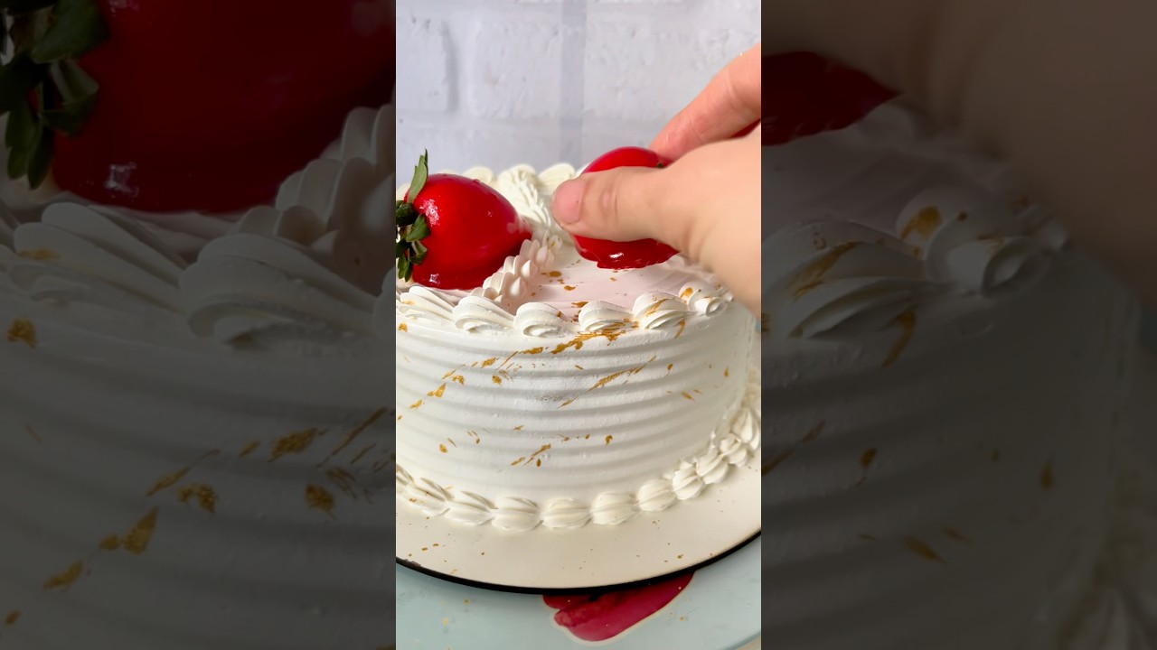 Fiz um bolo com morango do amor