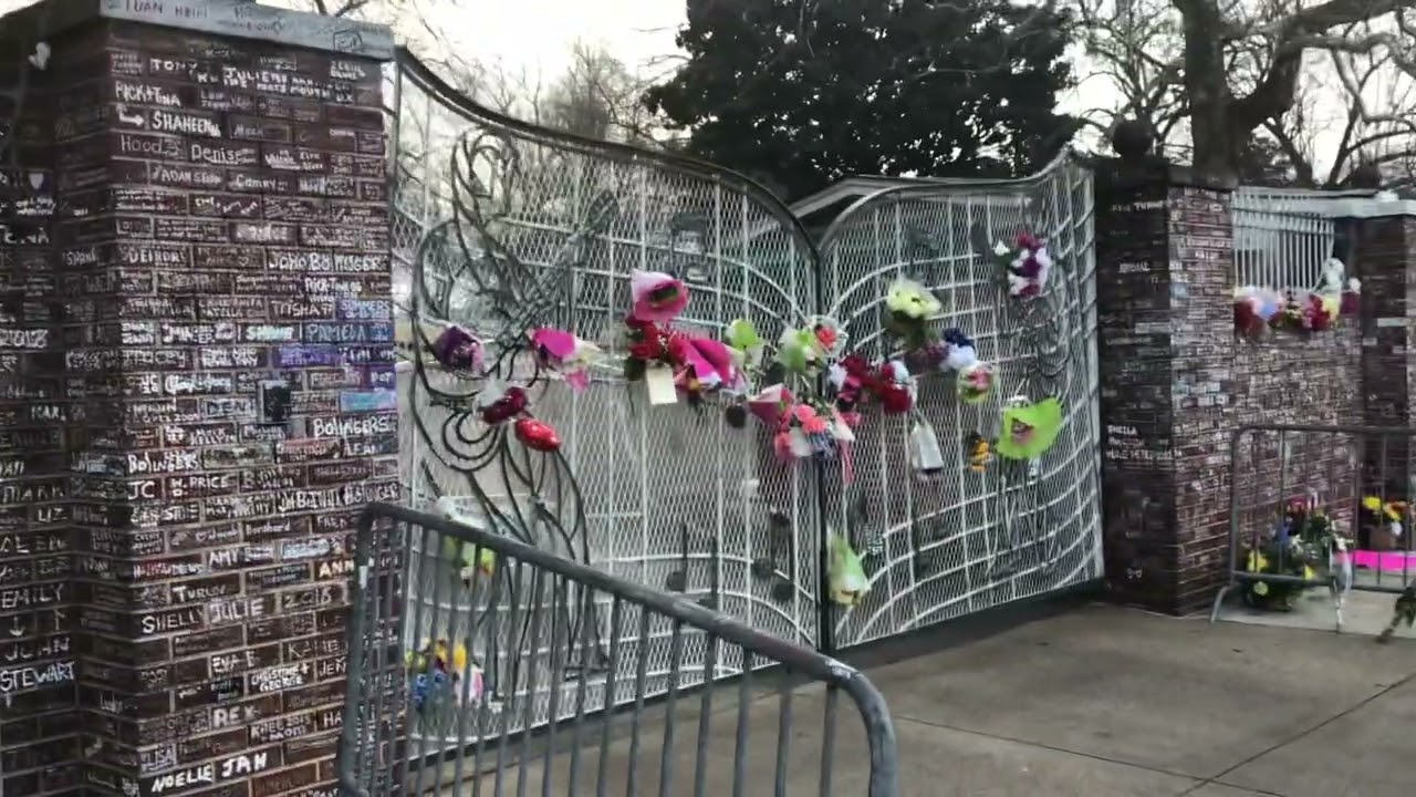 The gates of Graceland  grave visit part 1