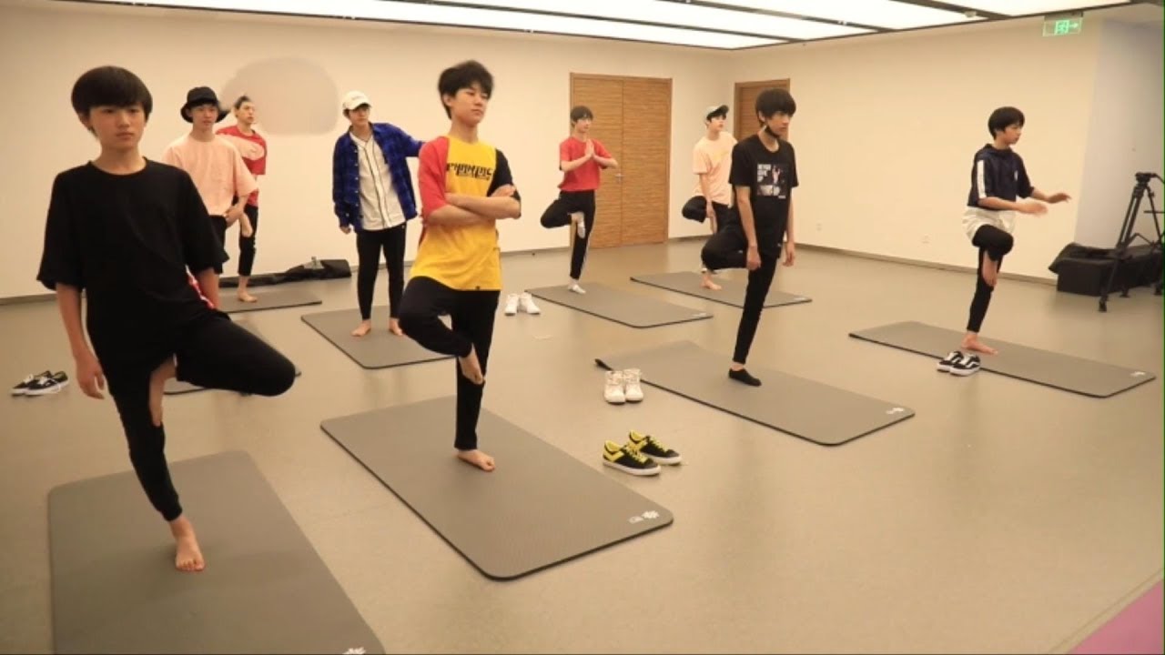 【TF家族宋亚轩】暑假集训开始!  快来看少年们集训背后都在玩些什么吧?! 还有房间大突袭呢😎
