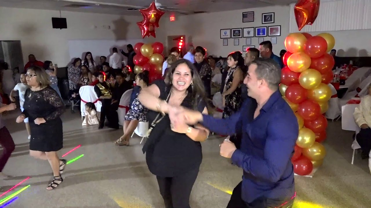 NO LE PEGUE A LA NEGRA CUBANOS BAILANDO