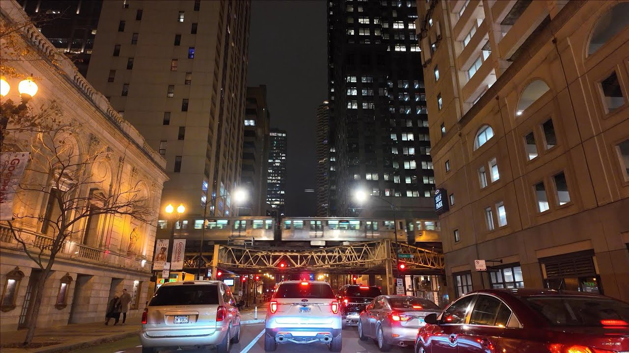 Driving northbound on Clark St, Dearborn St, LaSalle Dr, and Wells St in Chicago IL