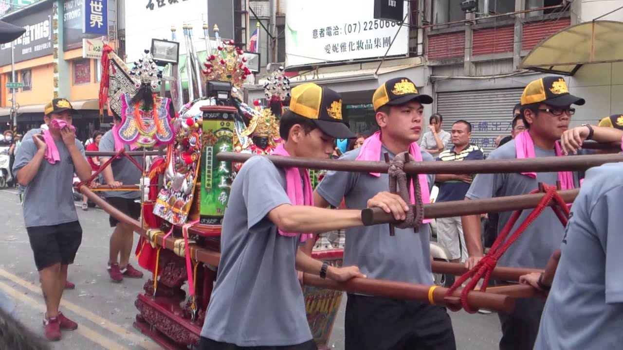 Taiwan屏東市北天宮四鎮玄天上帝神轎.聖軍轎班團踏三步三