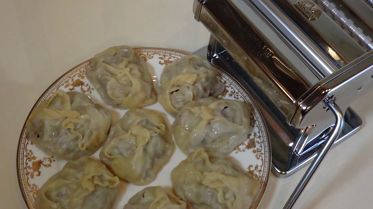 Манты, лапша и лапшерезка.