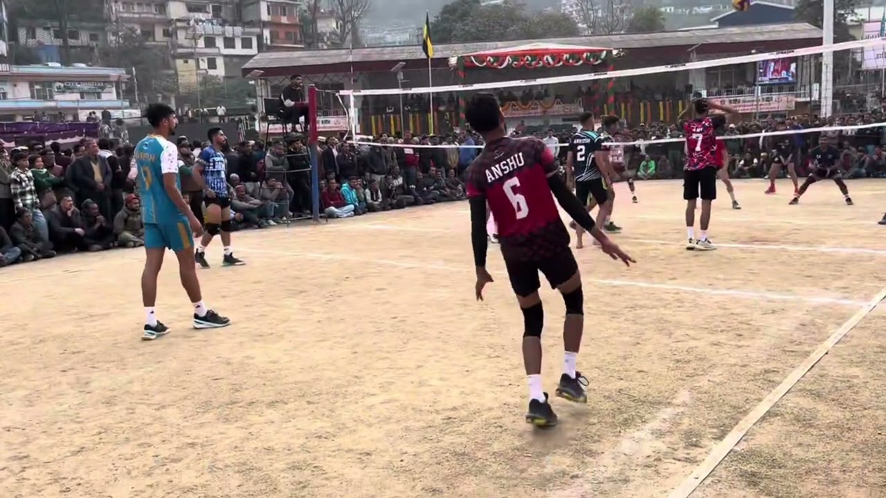 वॉलीबाल मैच मंडी शिवरात्रि...मंडी-1 vs ऊना..के बीच मुकाबला 😍💕