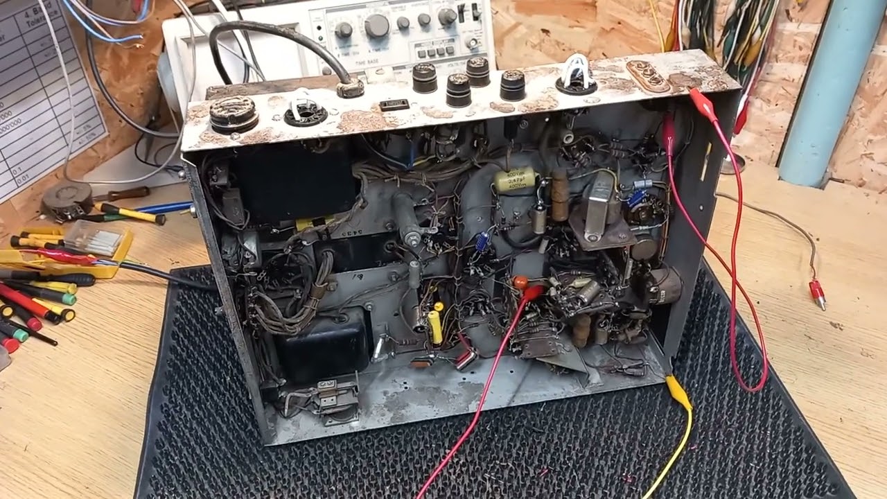 wurlitzer 1800 amp, in for sound and AVC issues on the bench