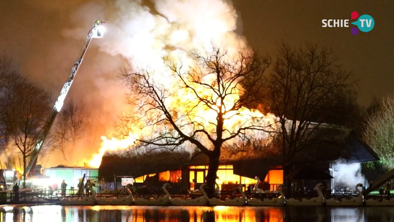 SCHIE TV: Grote uitslaande brand in Plaswijckpark, 14-jarige verdachte aangehouden