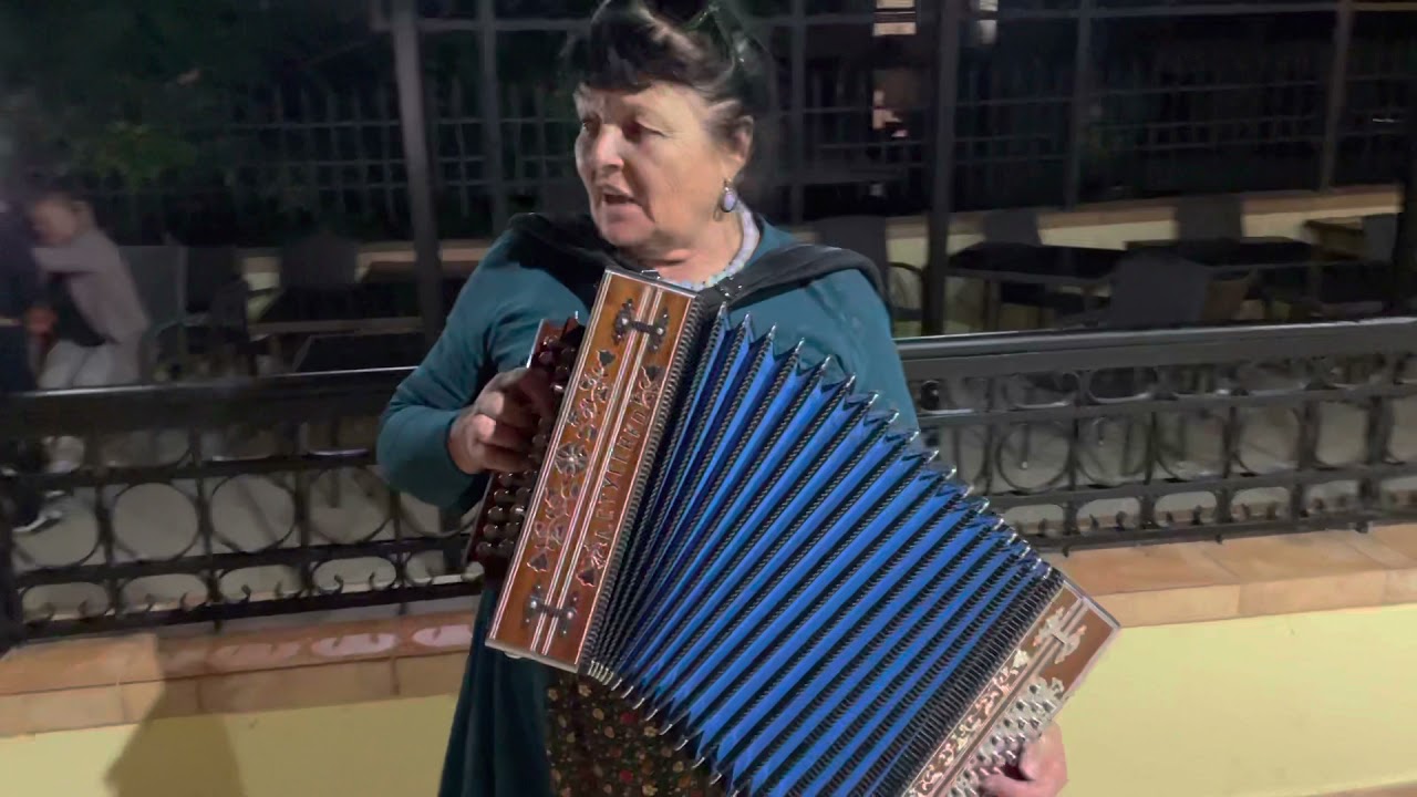 Горіла сосна - виконує Ніна Іванівна