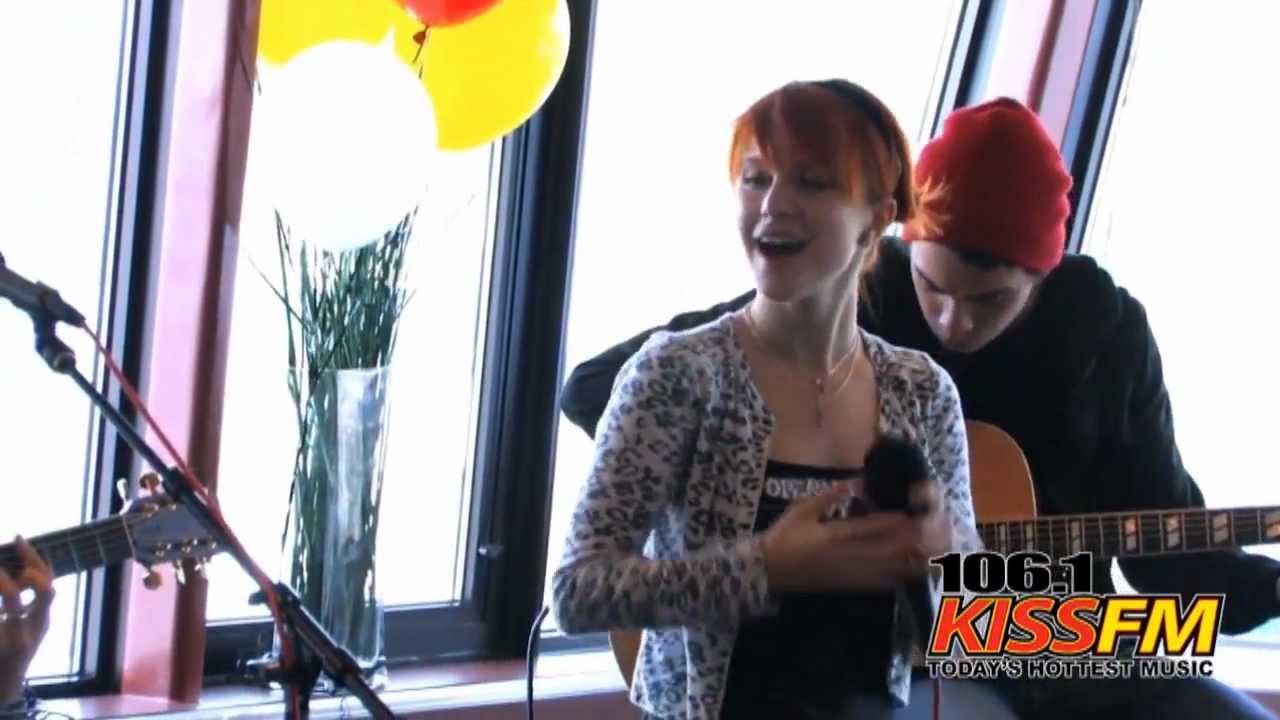 PARAMORE-KISS FM,2010[FULL PERFORMANCE]