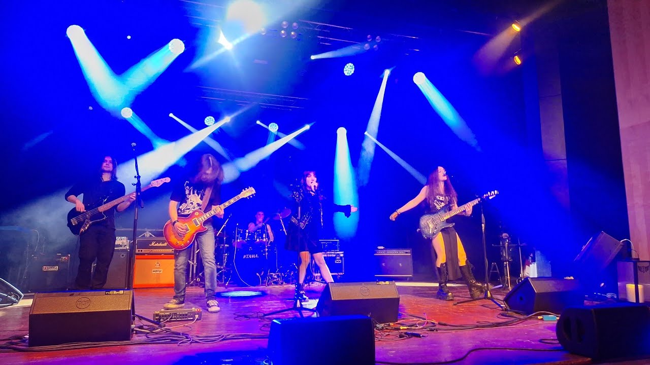 ROYAL QUESTION - BAND INTRODUCTION (live) - Maj&aacute;les Brno 14.4.2025 🤘🎤🎸