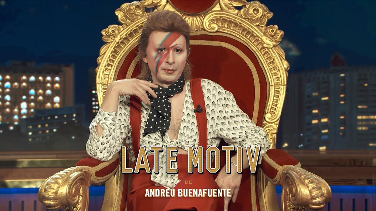 LATE MOTIV - Berto Romero es David Bowie en “Cantantes Muertos” | #LateMotiv405