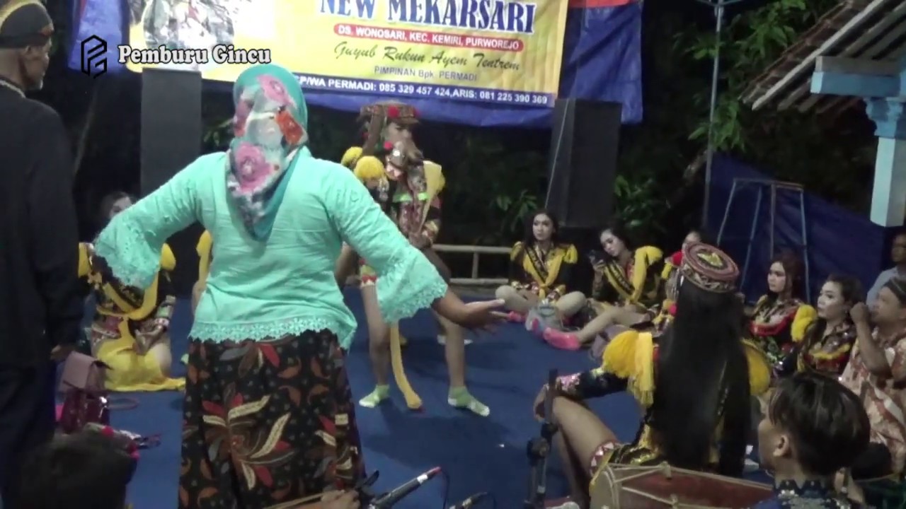UMAR MOYO - PENONTON KERASUKAN NAIK PANGGUNG