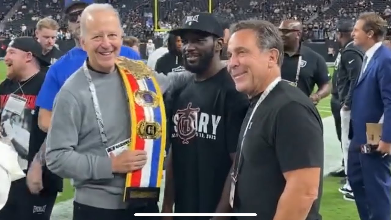 TERENCE CRAWFORD PULLS UP AT MONDAY NIGHT FOOTBALL AFTER BEATING CANELO FOR UNDISPUTED TITLE